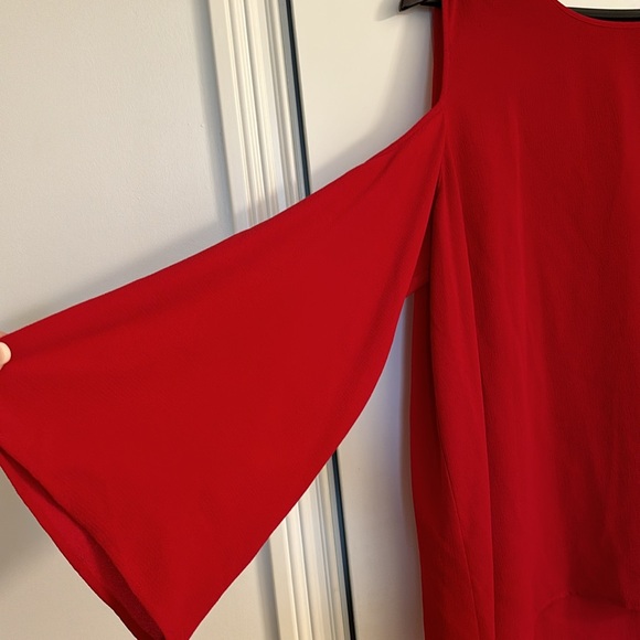 Vince Camuto Women’s Cut out Shoulder High Low Red Blouse Size XL - Picture 2 of 7